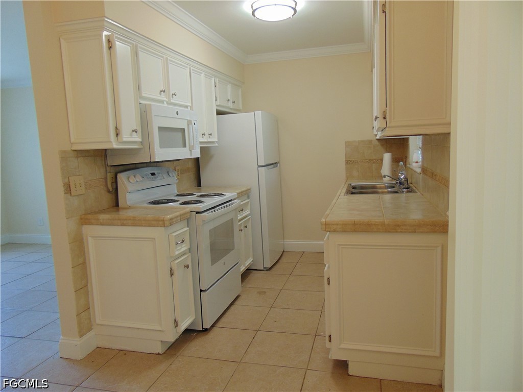 1 Bed SingleFamilyResidence for Sale in Carlton Park, photo 3