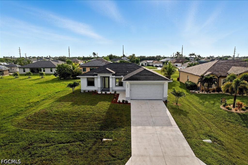 3 Bed SingleFamilyResidence for Sale in Cape Coral, photo 3