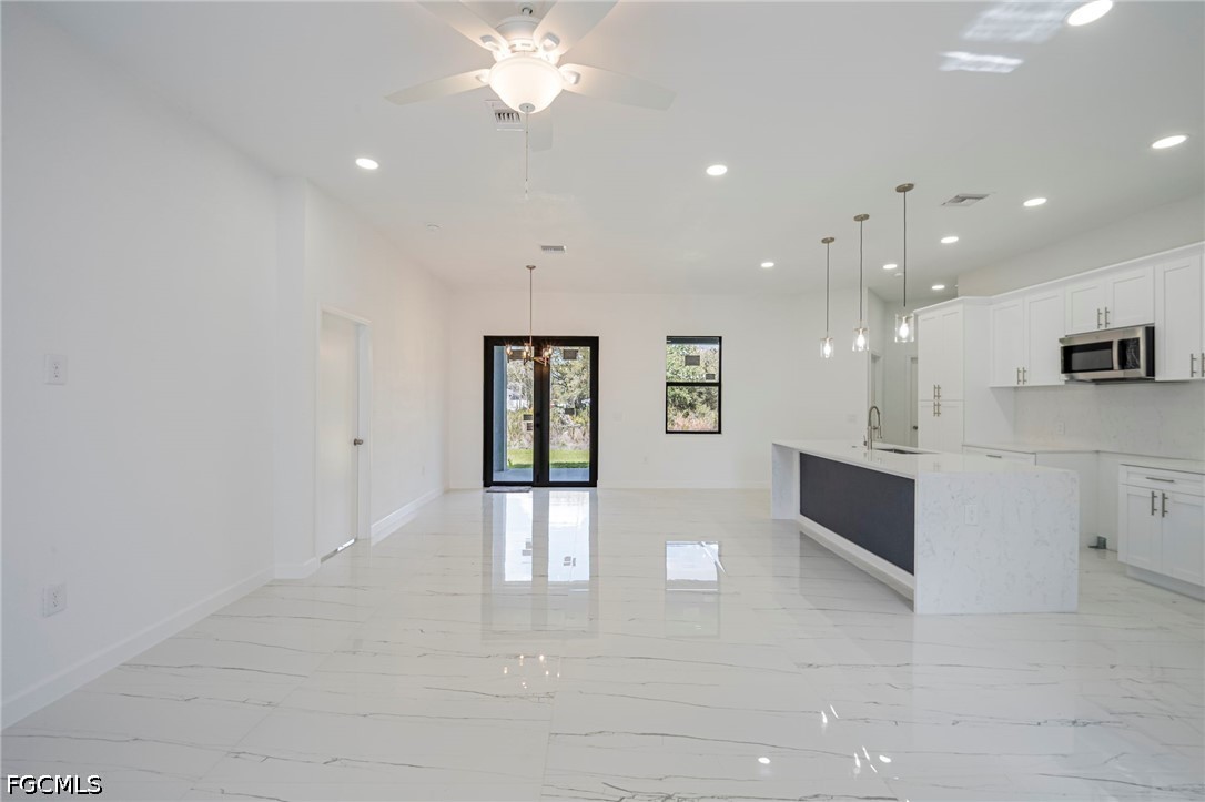 3 Bed SingleFamilyResidence for Sale in Lehigh Acres, photo 3