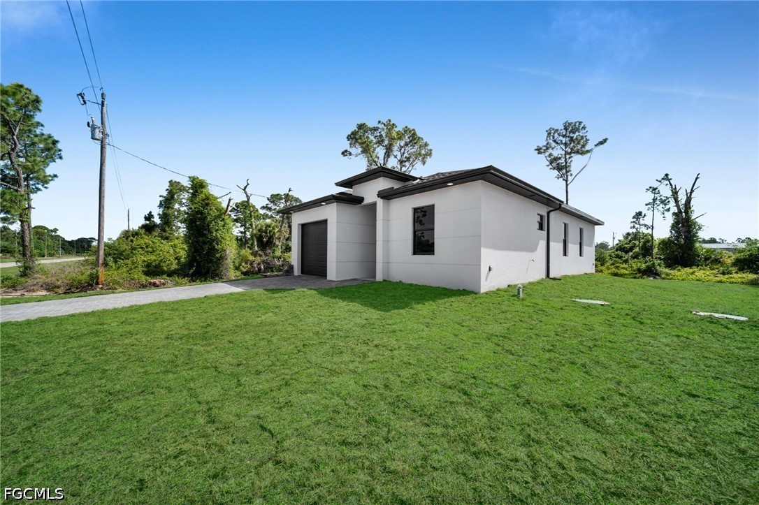 3 Bed SingleFamilyResidence for Sale in Lehigh Acres, photo 3