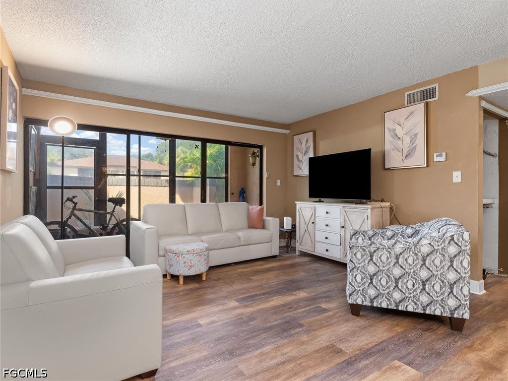 1 Bed Condominium for Sale in Port Charlotte, photo 3