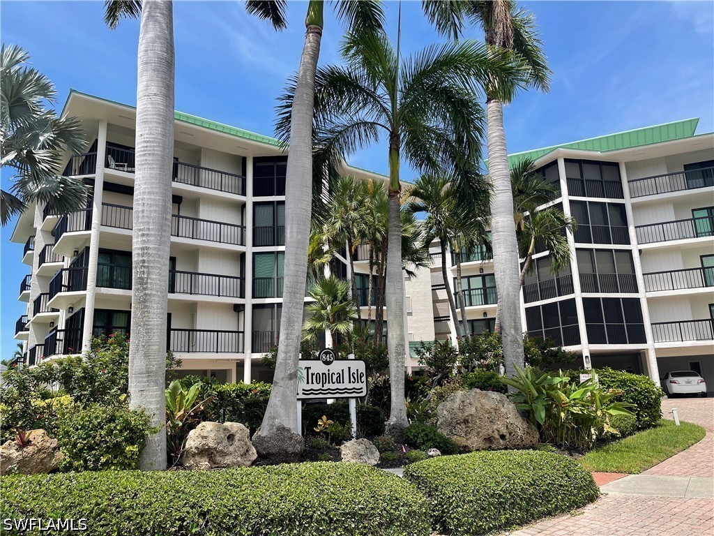 2 Bed Waterfront Home for Sale in Marco Island, photo 3