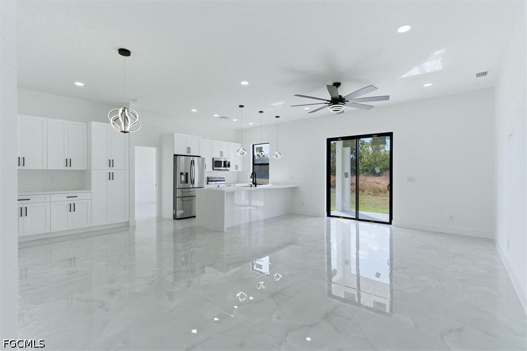 3 Bed SingleFamilyResidence for Sale in Lehigh Acres, photo 3