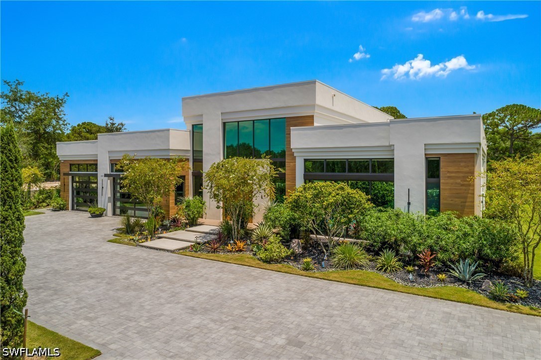 5 Bed Pool Home for Sale in Pine Ridge, photo 3