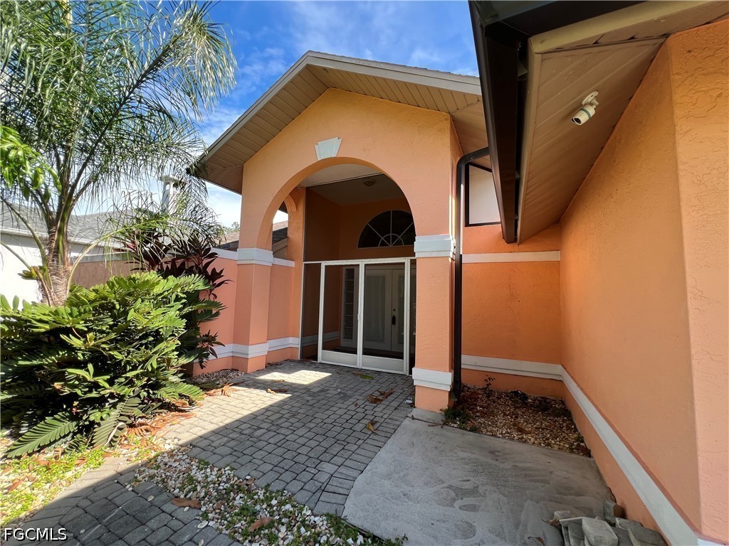 3 Bed Pool Home for Sale in Cape Coral, photo 3