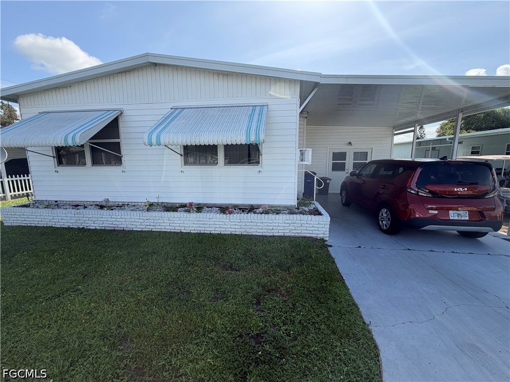 2 Bed ManufacturedHome for Sale in North Fort Myers, photo 3