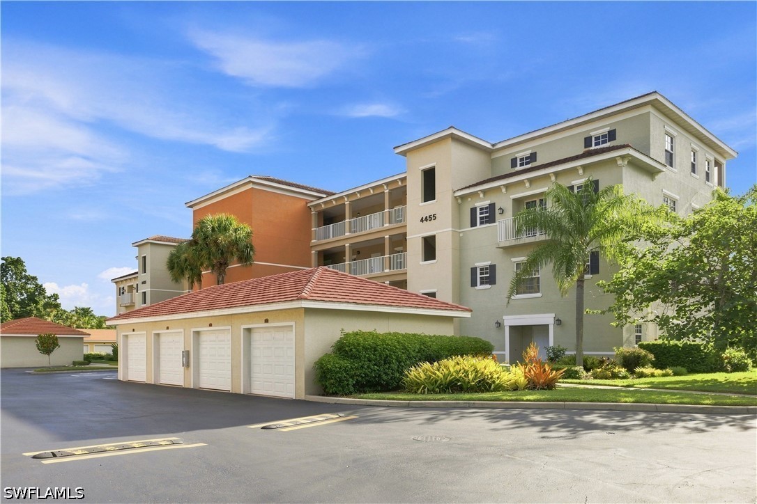 3 Bed Waterfront Home for Sale in Naples, photo 3