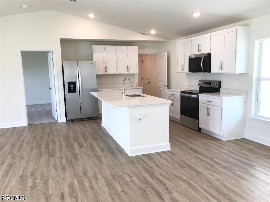 3 Bed SingleFamilyResidence for Sale in Cape Coral, photo 3