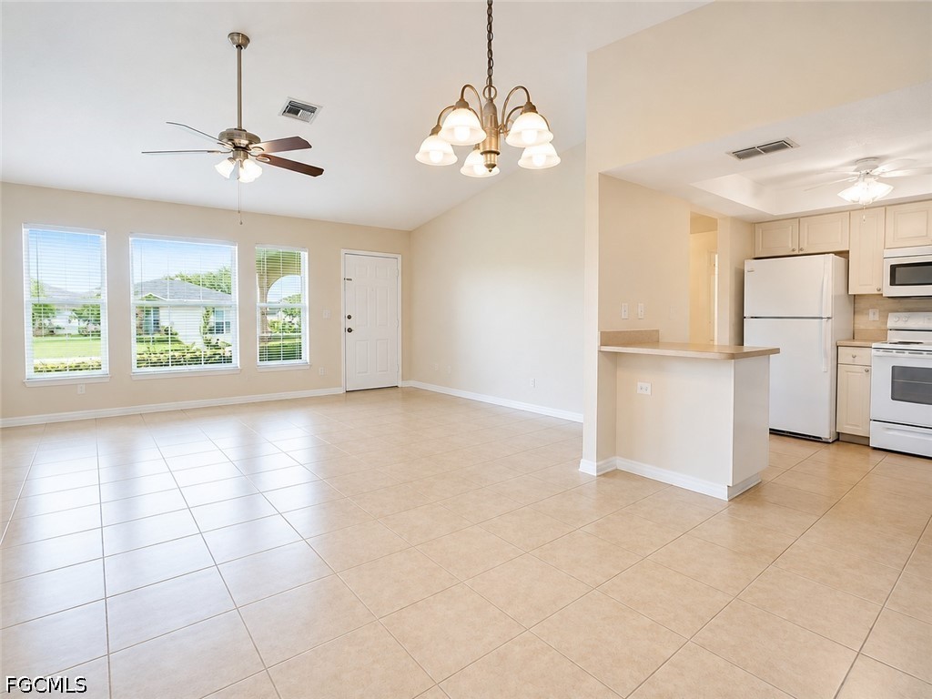 3 Bed Pool Home for Sale in Cape Coral, photo 3