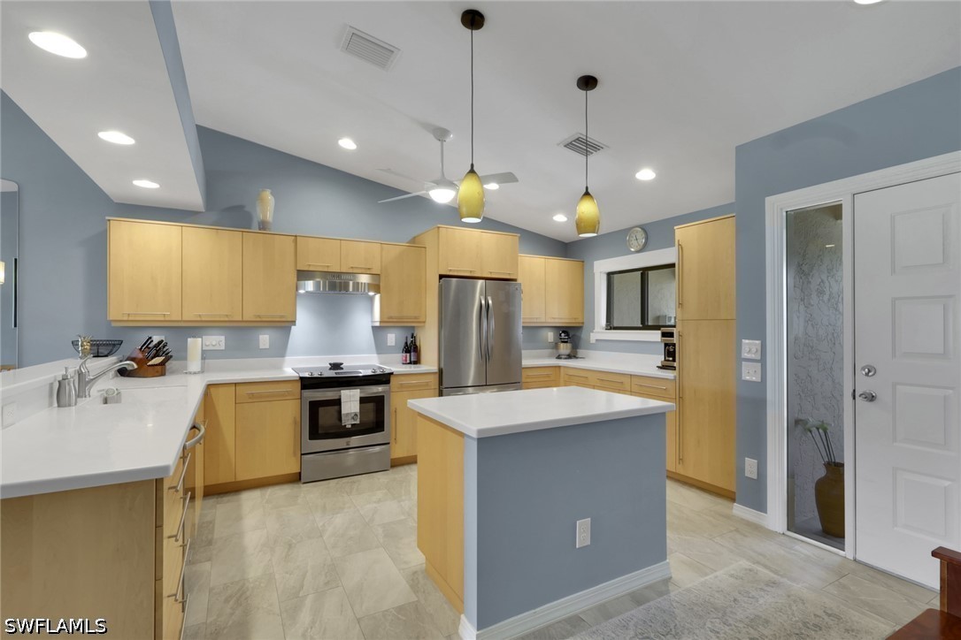 2 Bed Condominium for Sale in Fox Hollow, photo 3