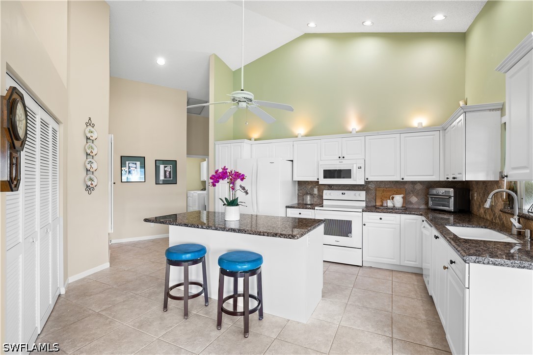 3 Bed SingleFamilyResidence for Sale in Naples, photo 3