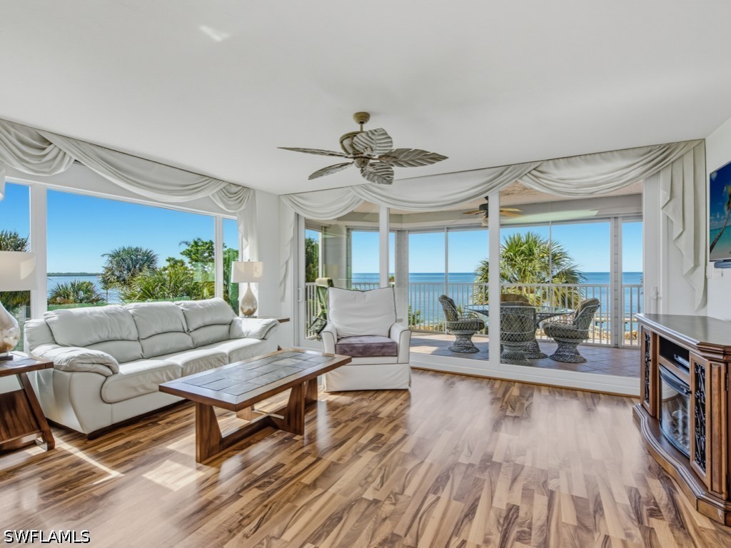 2 Bed Waterfront Home for Sale in Plantation, photo 3