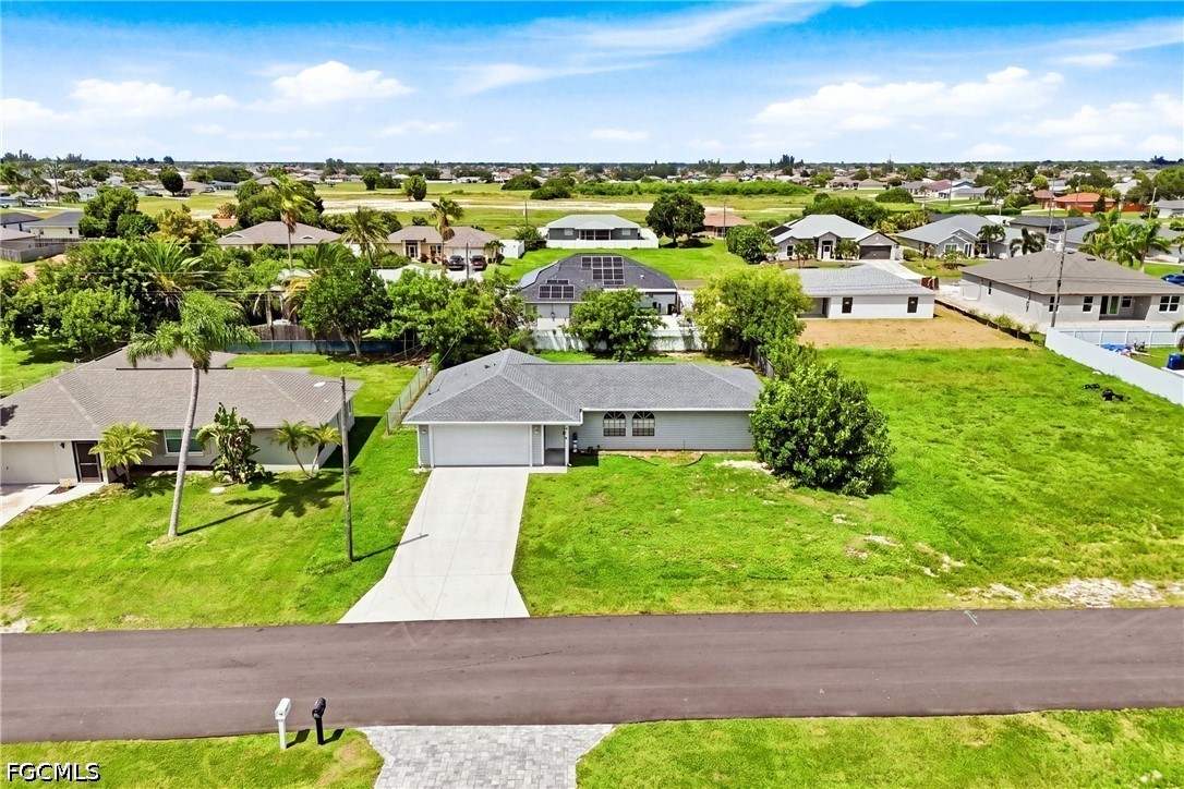 3 Bed SingleFamilyResidence for Sale in Cape Coral, photo 3