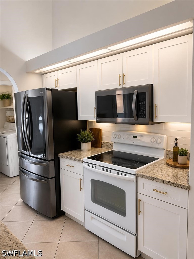 4 Bed Pool Home for Sale in Golden Gate City, photo 3