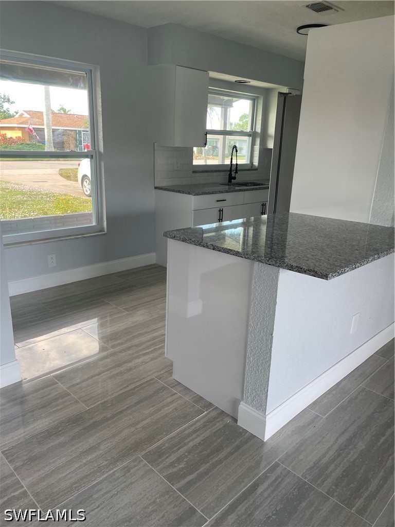 3 Bed SingleFamilyResidence for Sale in Cape Coral, photo 3