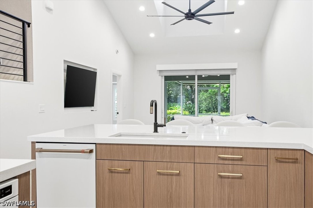 3 Bed Townhouse for Sale in Monterey, photo 3