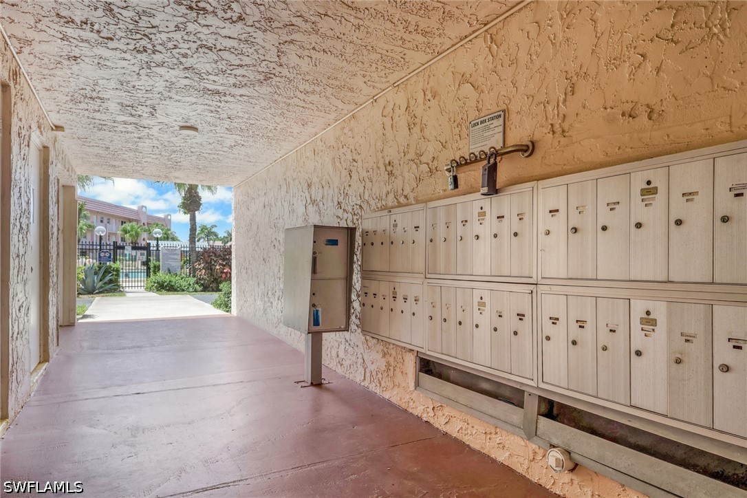 1 Bed Condominium for Sale in Naples, photo 3