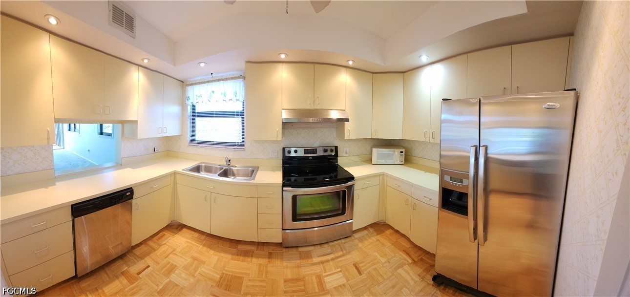2 Bed Pool Home for Sale in River Towers Condo, photo 3