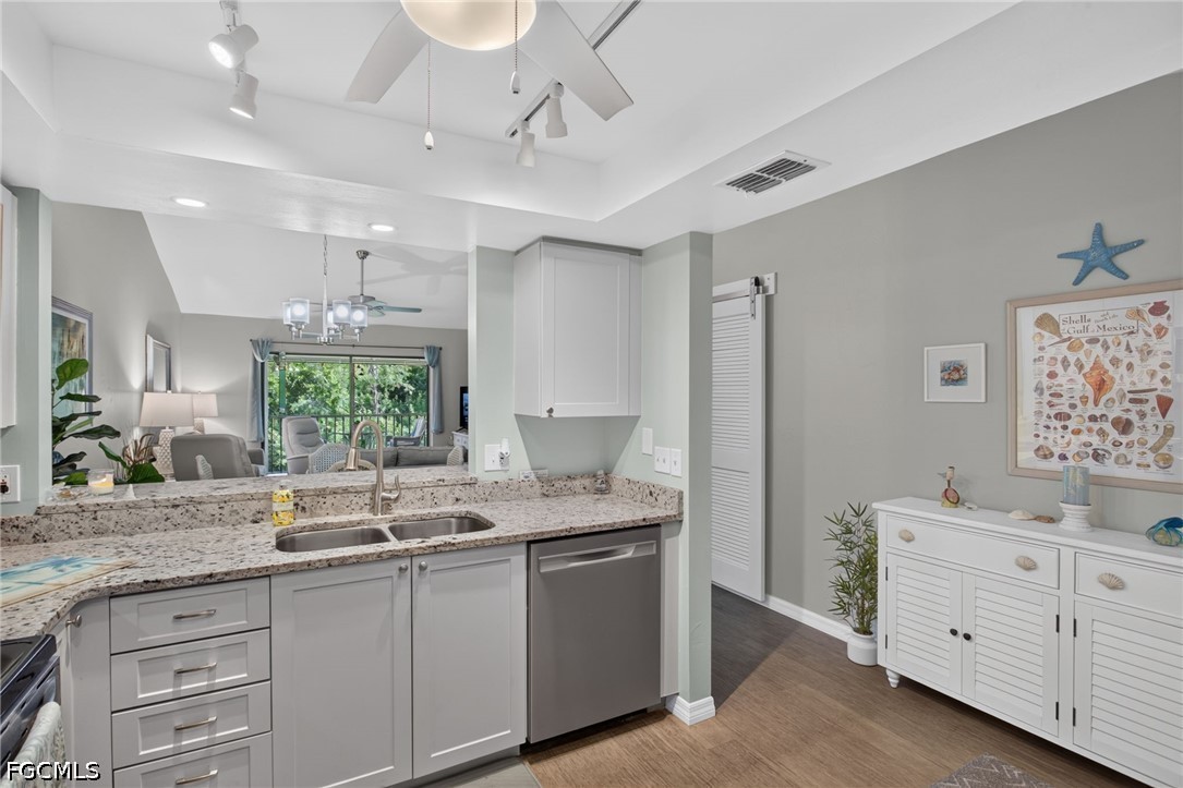 2 Bed Condominium for Sale in Fort Myers, photo 3