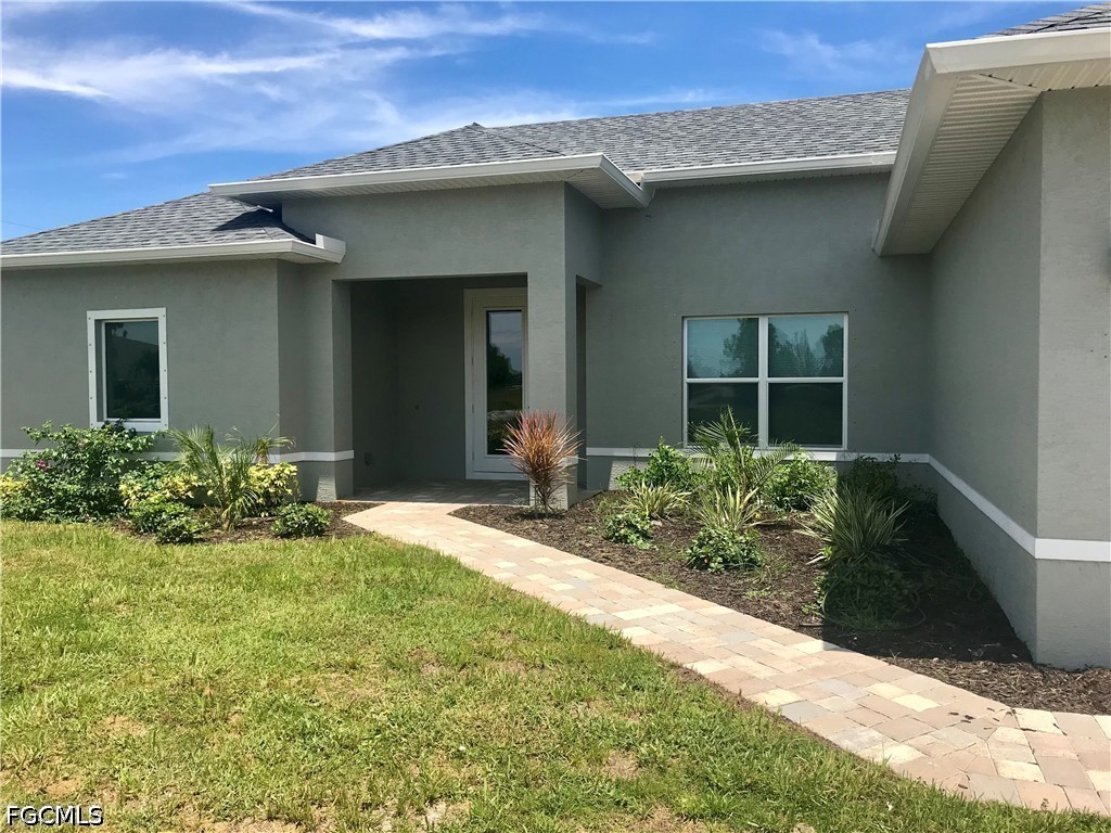 3 Bed SingleFamilyResidence for Sale in Cape Coral, photo 3