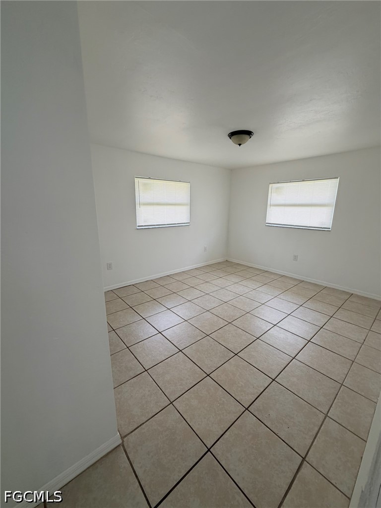 2 Bed Duplex for Sale in Fort Myers, photo 3