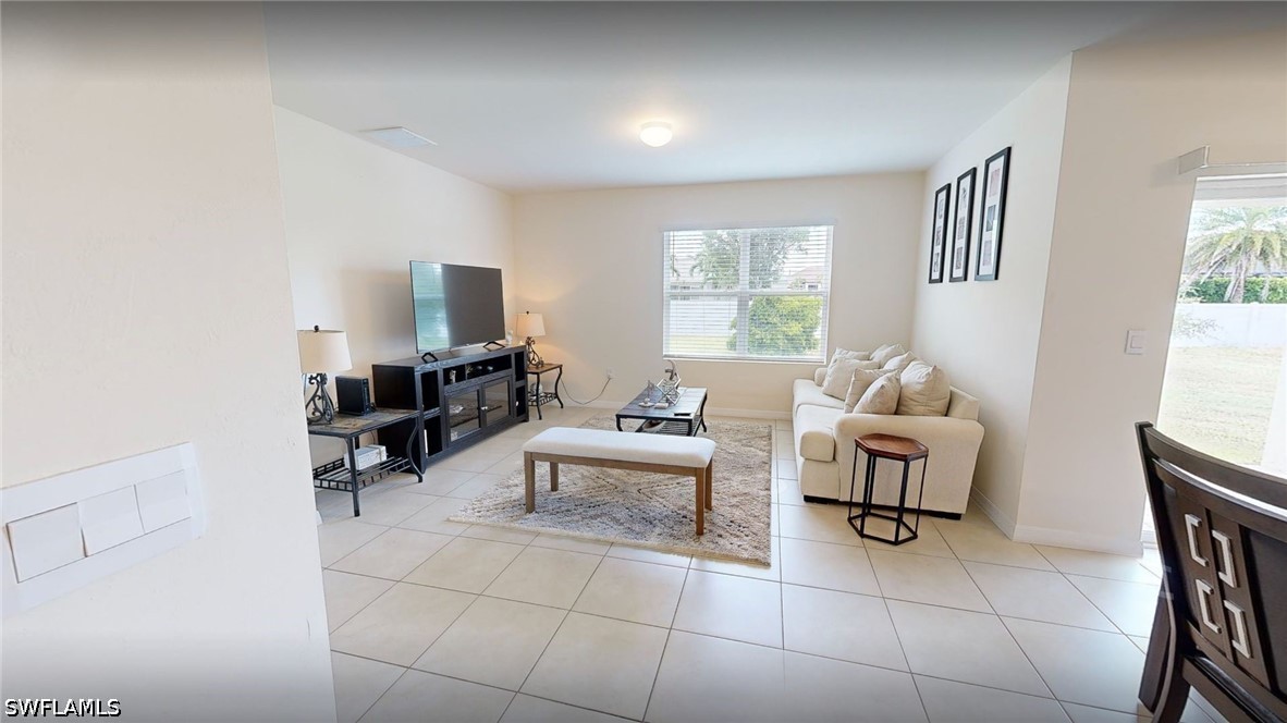 4 Bed SingleFamilyResidence for Sale in Cape Coral, photo 3