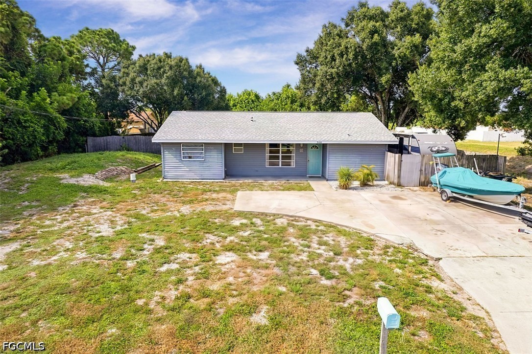 3 Bed SingleFamilyResidence for Sale in Lehigh Acres, photo 3