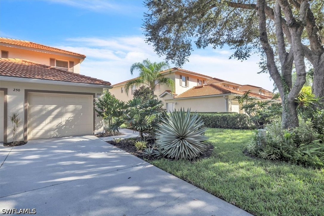 3 Bed Waterfront Home for Sale in Naples, photo 3