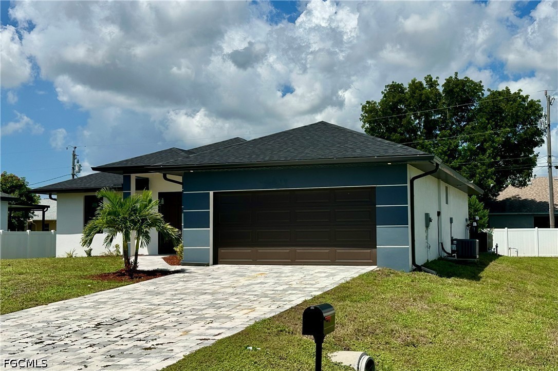 4 Bed SingleFamilyResidence for Sale in Cape Coral, photo 3