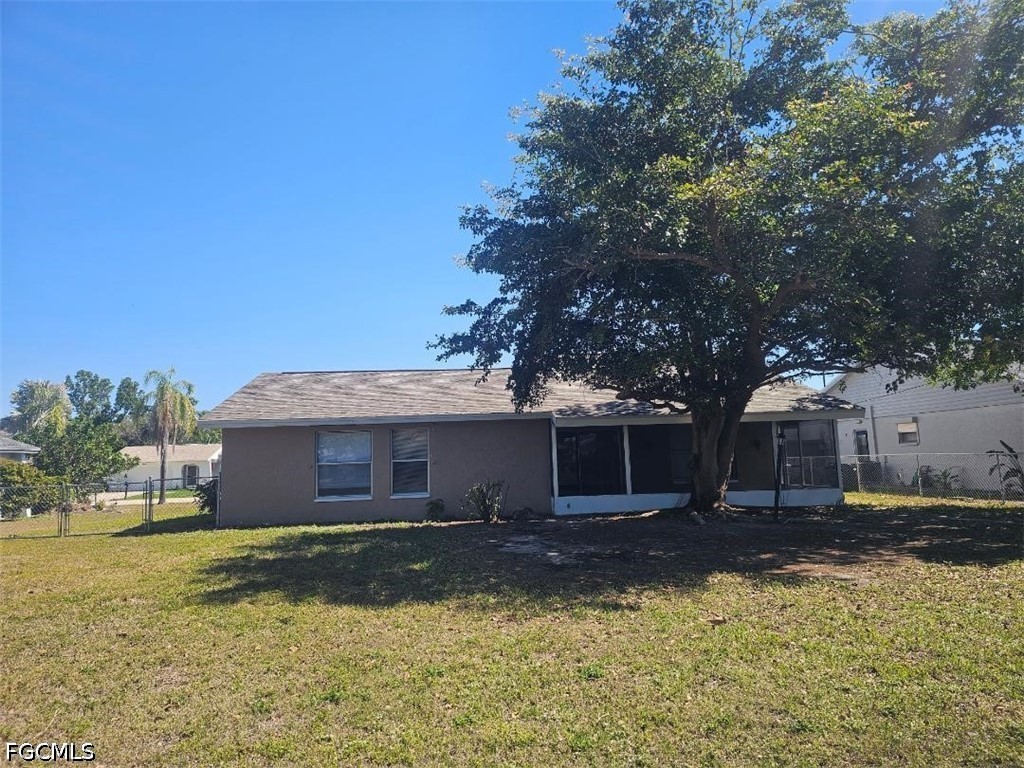 3 Bed SingleFamilyResidence for Sale in Cape Coral, photo 3