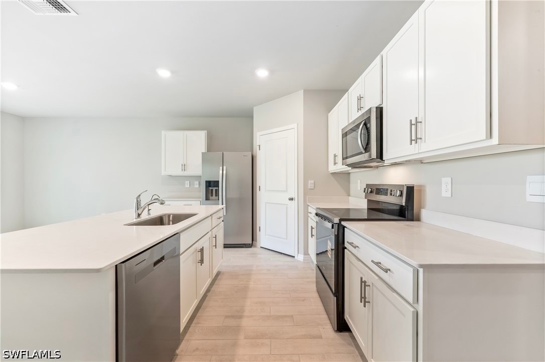 4 Bed SingleFamilyResidence for Sale in Lehigh Acres, photo 3