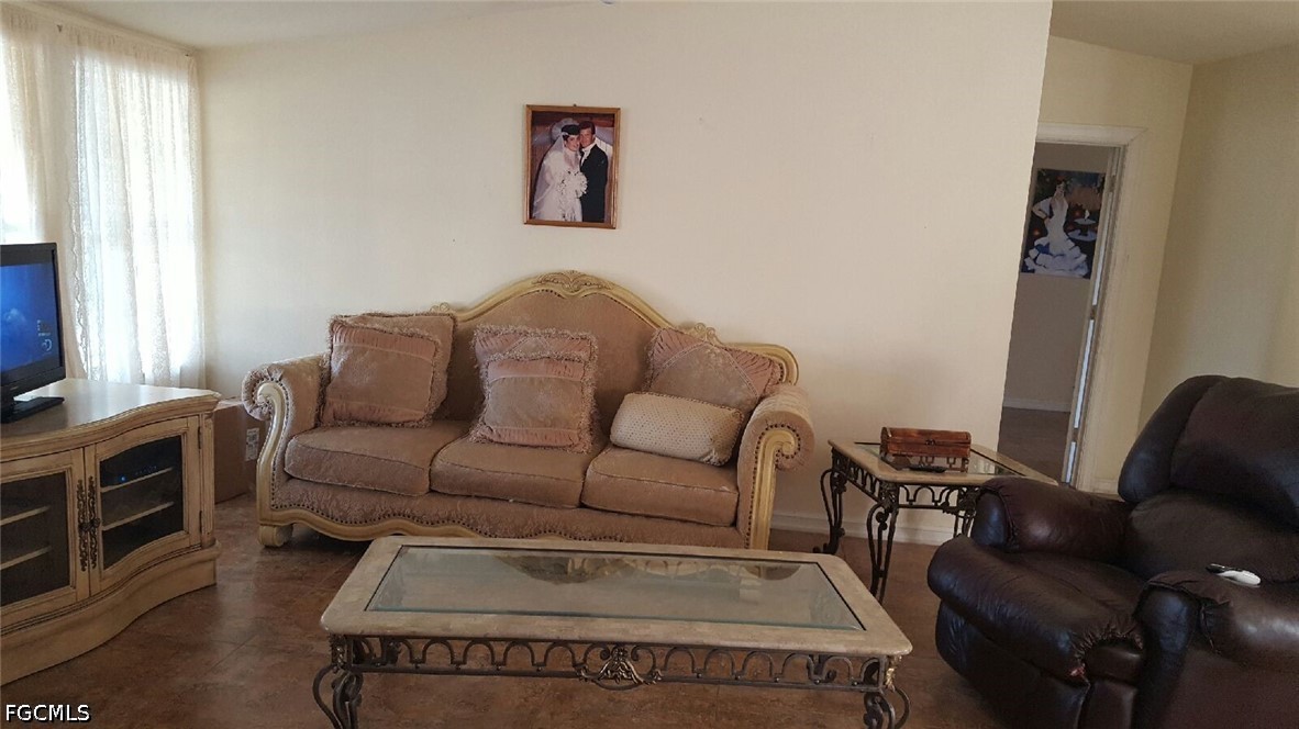 4 Bed ManufacturedHome for Sale in Fort Myers, photo 3