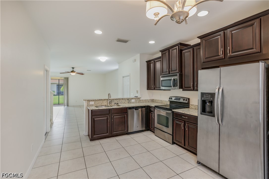 3 Bed Townhouse for Sale in Fort Myers, photo 3