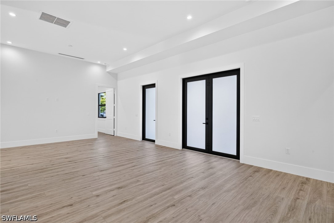 3 Bed SingleFamilyResidence for Sale in Naples, photo 3