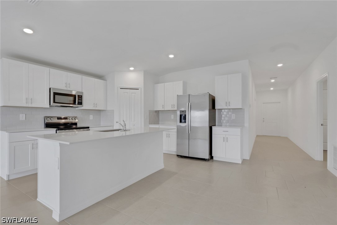 4 Bed SingleFamilyResidence for Sale in Savanna Lakes, photo 3