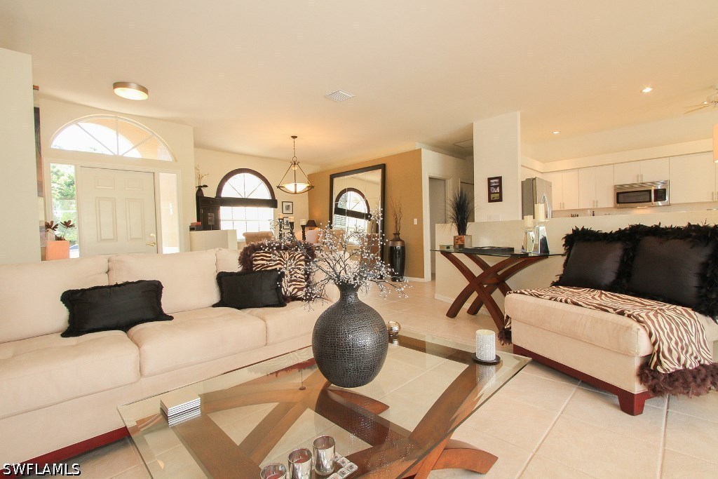3 Bed Pool Home for Sale in Highland Woods, photo 3