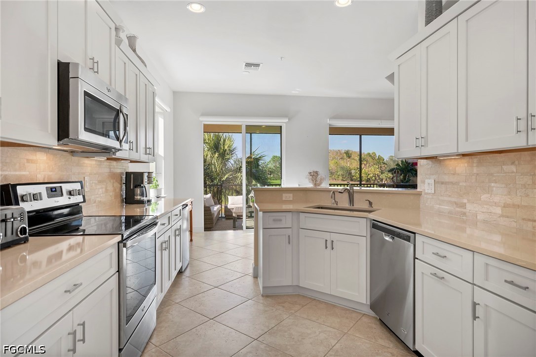 3 Bed Condominium for Sale in Somerset, photo 3