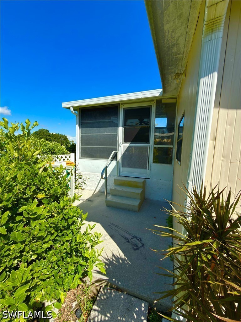 2 Bed ManufacturedHome for Sale in Naples, photo 3