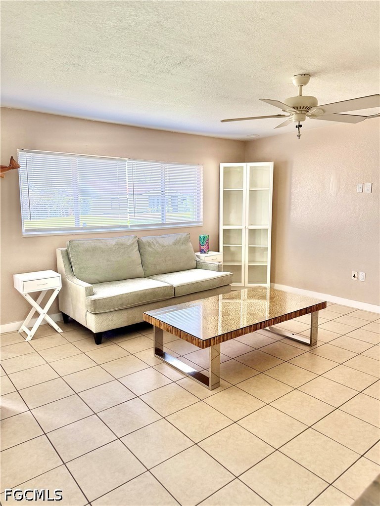 4 Bed SingleFamilyResidence for Sale in San Carlos Park, photo 3