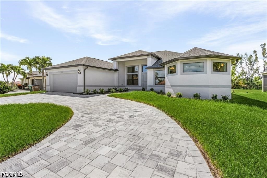 3 Bed Pool Home for Sale in Cape Coral, photo 3
