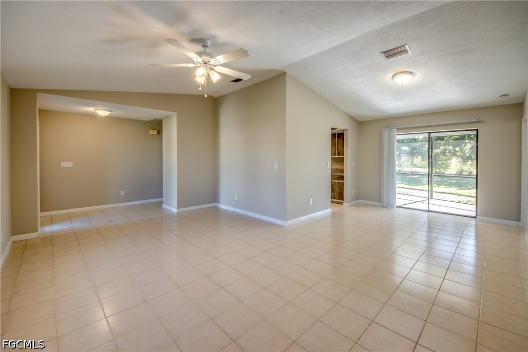 3 Bed SingleFamilyResidence for Sale in Cape Coral, photo 3
