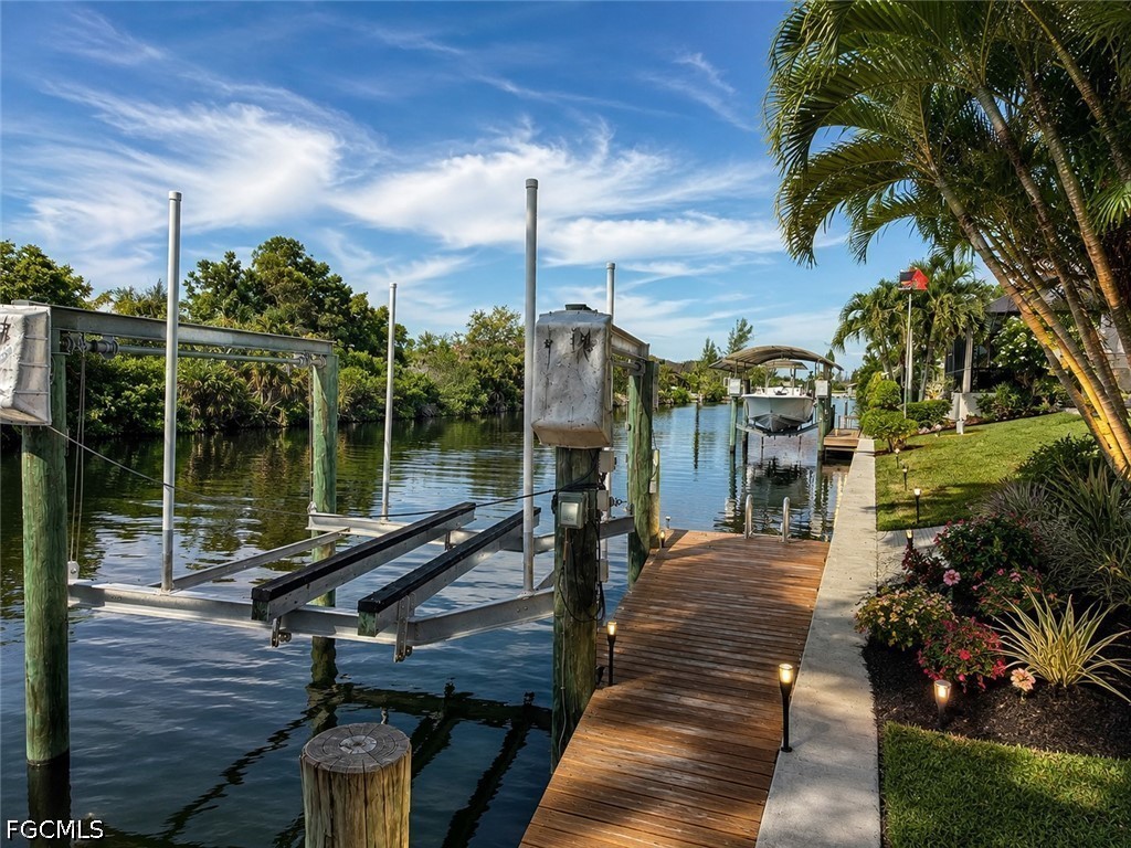 3 Bed Pool Home for Sale in Cape Coral, photo 3