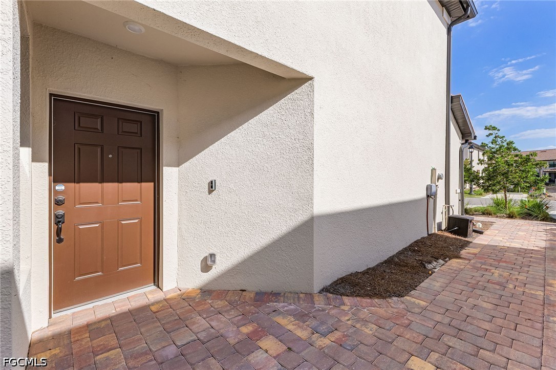 3 Bed Townhouse for Sale in Cape Coral, photo 3