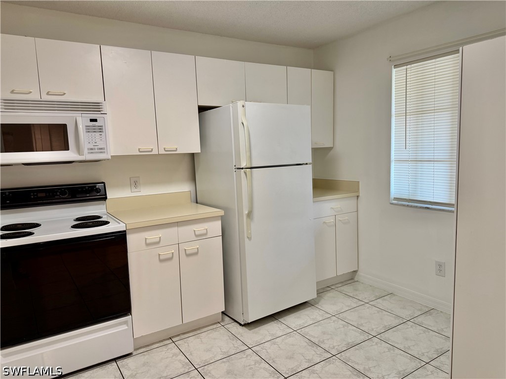 2 Bed Condominium for Sale in Naples, photo 3