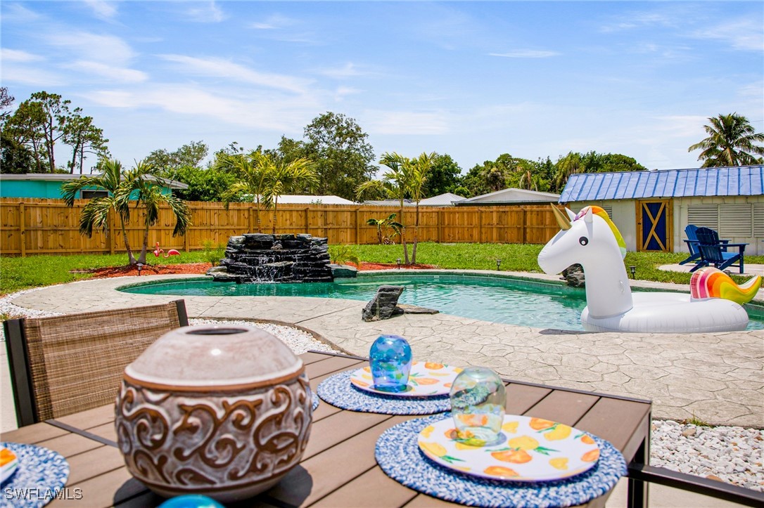 3 Bed Pool Home for Sale in Heitmans, photo 21