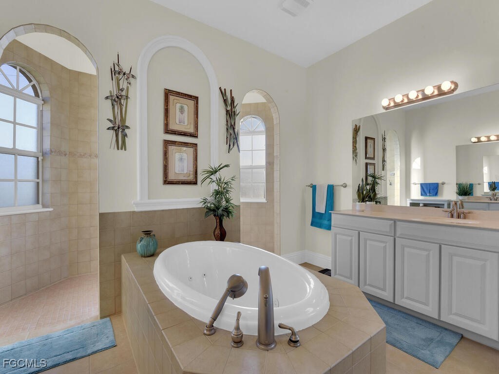 3 Bed Pool Home for Sale in Cape Coral, photo 21