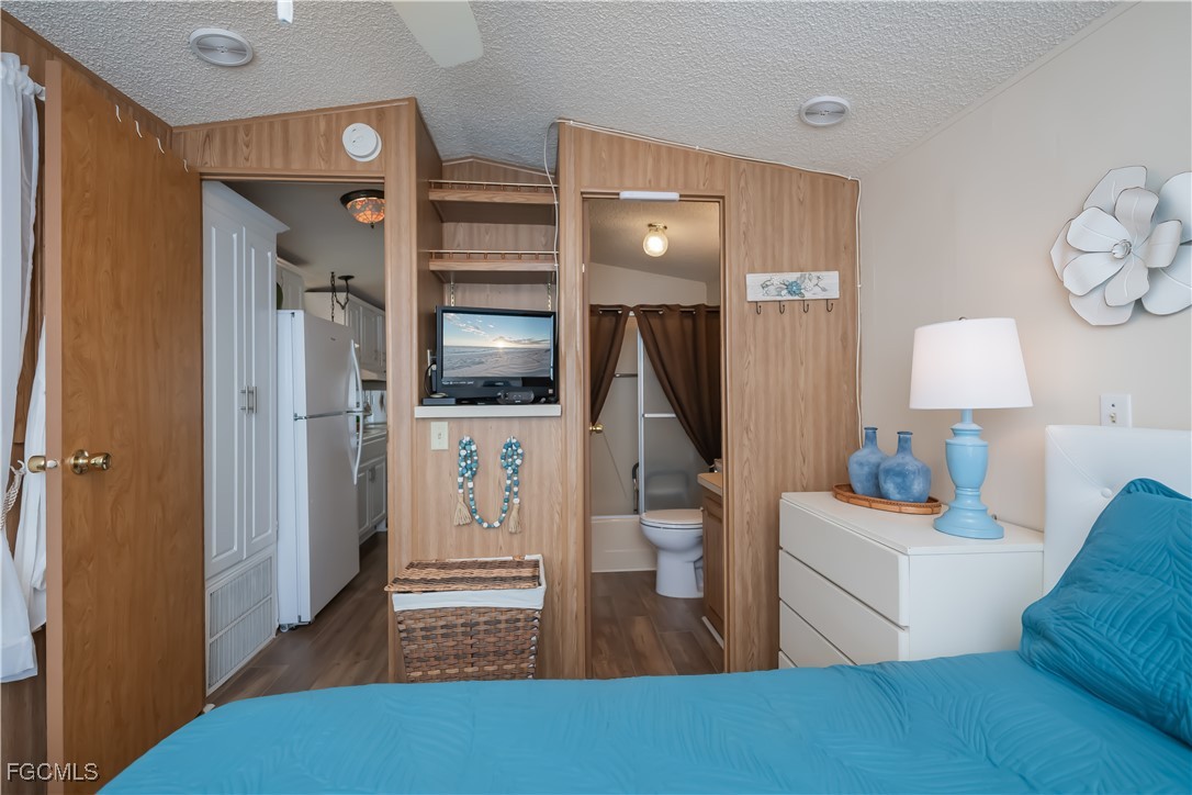 1 Bed ManufacturedHome for Sale in North Fort Myers, photo 21