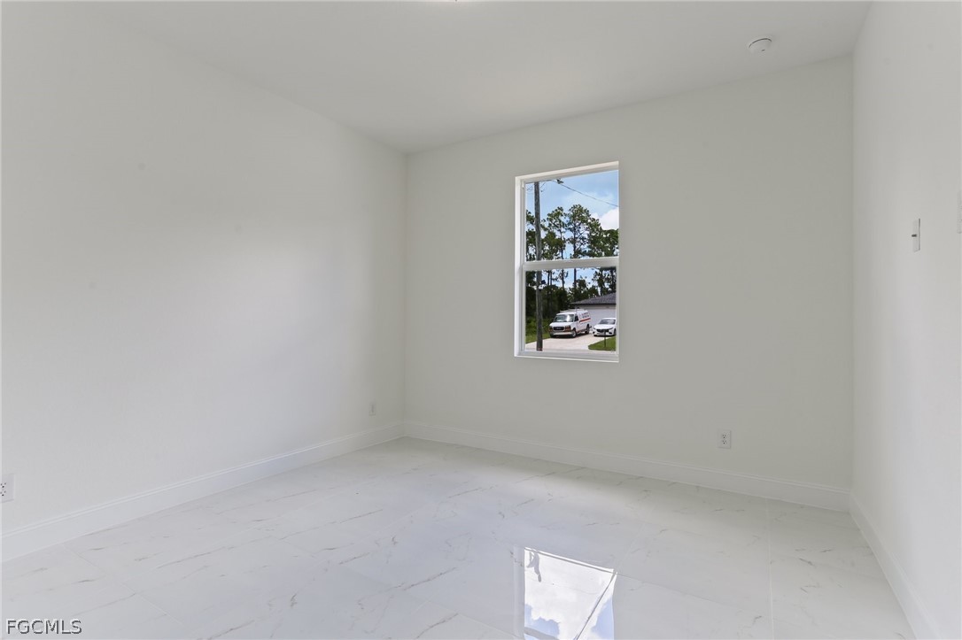 3 Bed SingleFamilyResidence for Sale in Lehigh Acres, photo 21