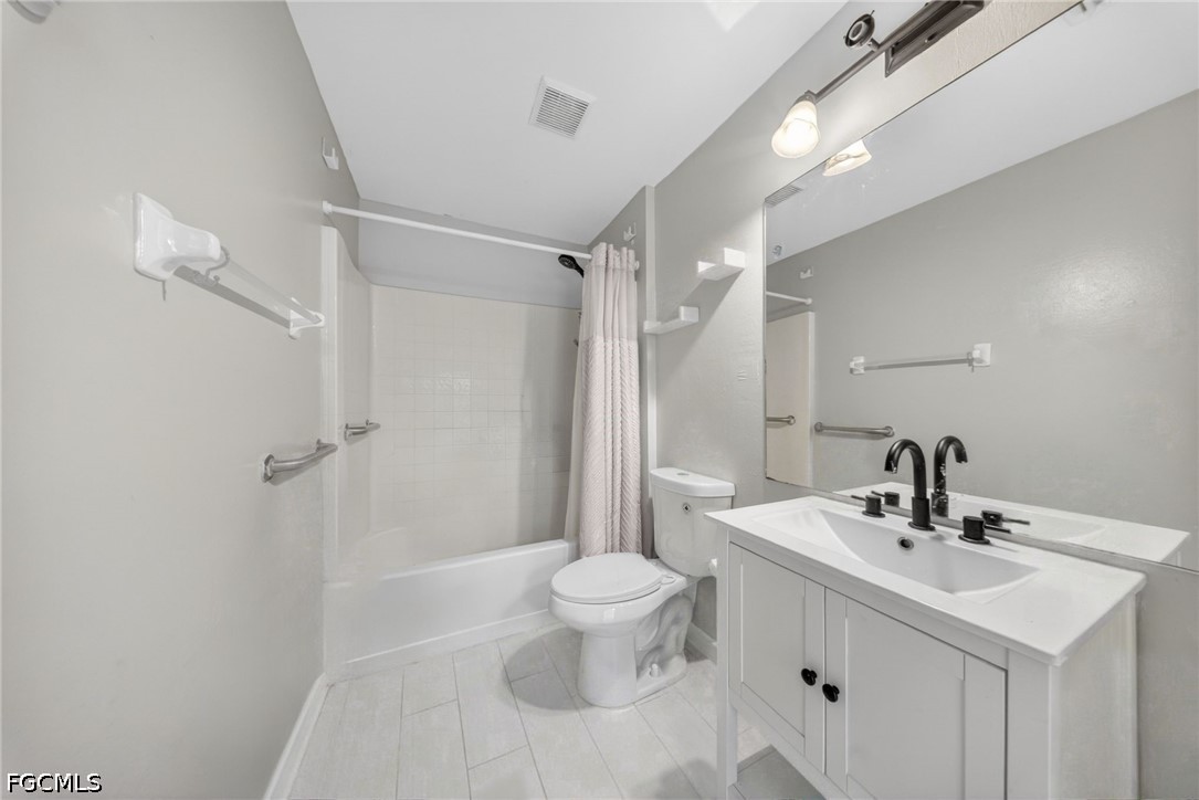 3 Bed SingleFamilyResidence for Sale in Cape Coral, photo 21