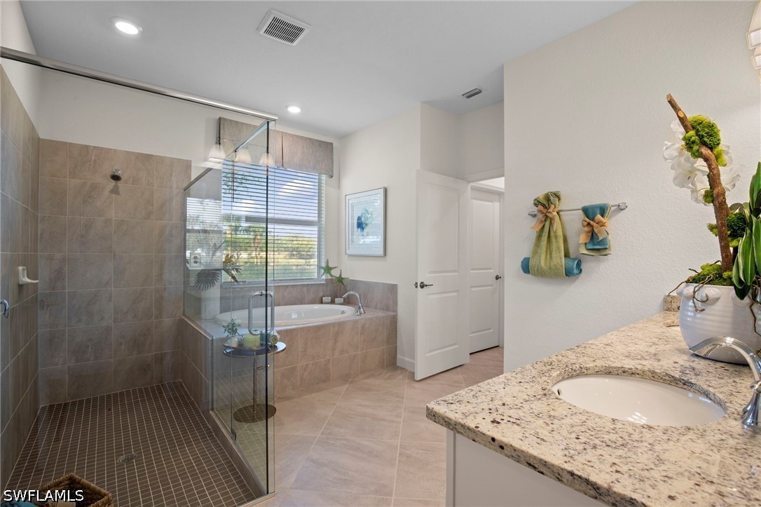 3 Bed Pool Home for Sale in Country Club, photo 21